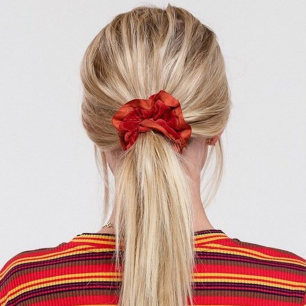 Cute corduroy scrunchies - Picture 4 of 7